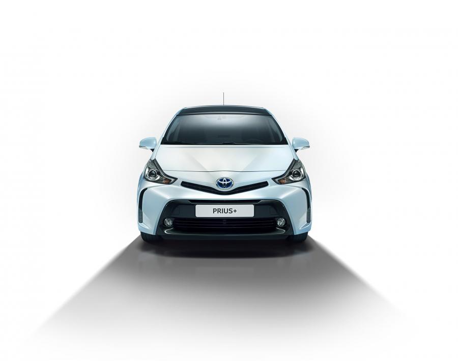 Toyota Prius + 2015 года  (фото 6 из 8)